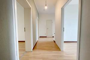 Großzügig geschnittene und leerstehende 3-Zimmer-Dachgeschosswohnung in urbaner Bilker Wohnlage! – Die vollständige Adresse der Immobilie erhältst du vom Anbieter., 40223 Bilk, Düsseldorf – Vorschaubild 9