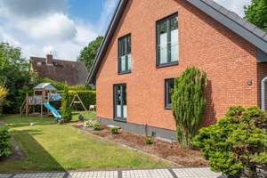 Modernes Familienglück auf großzügigem Naturgrundstück