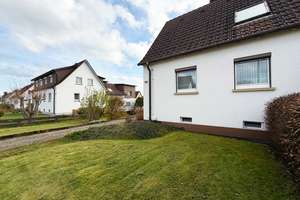 TOP-Preis...die Modernisierung kann starten.
4 Zimmer auf 131 m². Herrliches Grundstück.
Südstadt. – Die vollständige Adresse der Immobilie erhältst du vom Anbieter., 78050 Villingen, Villingen-Schwenningen – Vorschaubild 25