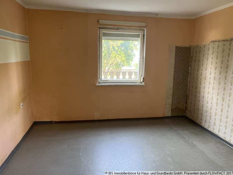 Immobilie in Gerabronn - Die Lage macht´s: Älteres Einfamilienhaus in guter Wohnlage mit schönem Gartengrundstück - Bild 2