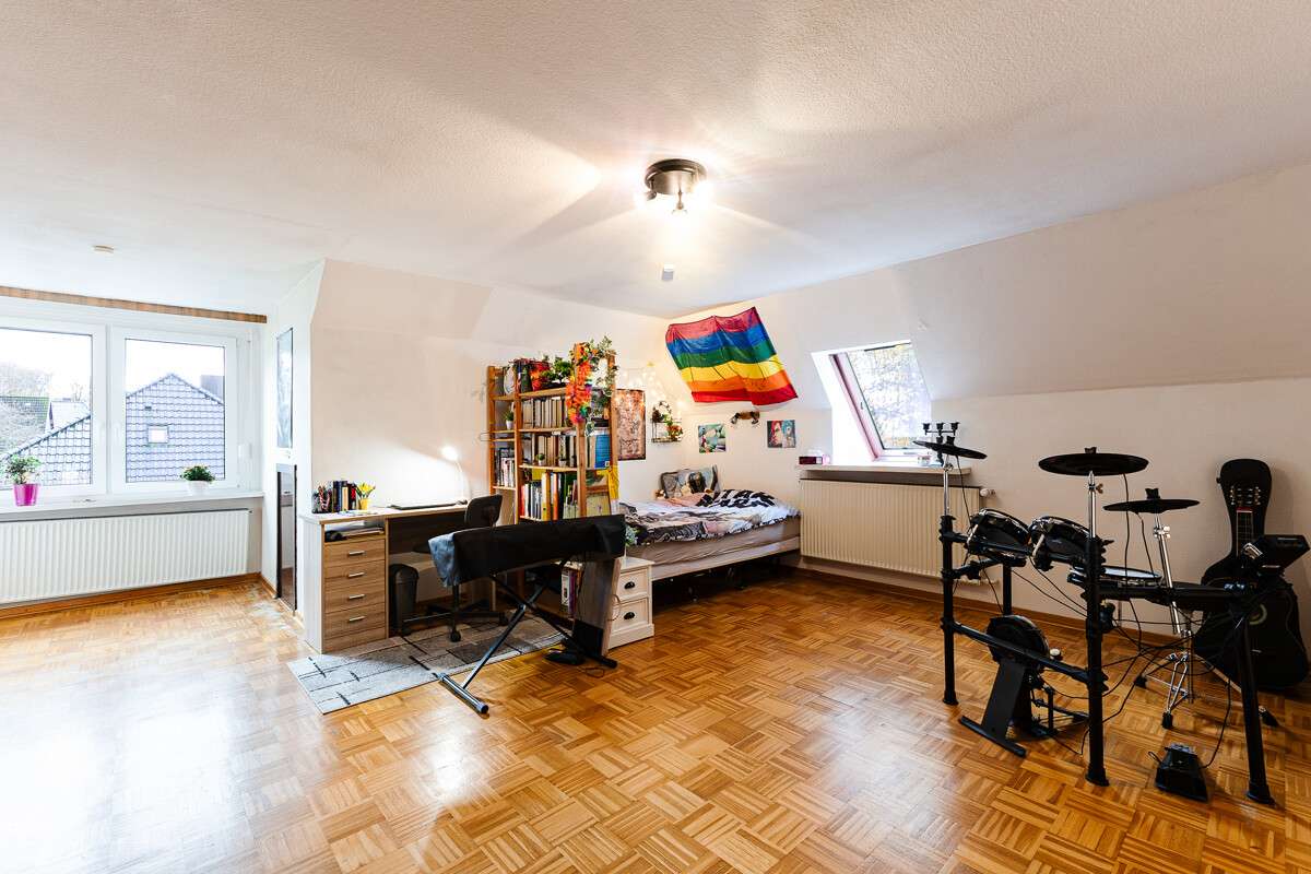 Immobilie in Hohenlockstedt - Charmantes Einfamilienhaus mit großem Garten, Keller, Garage & Carport für die Familie! - Bild 4