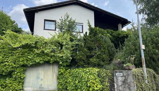 Bild von Charmantes Einfamilienhaus mit Kamin, Balkon und großzügigem Garten