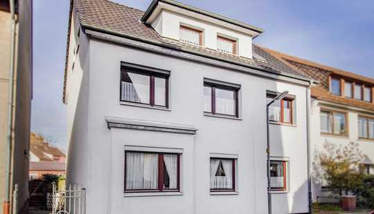 Bild von Großzügiges Zwei-/Dreifamilienhaus mit gedämmter Fassade und erneuertem Dach in Bremen-Blumenthal