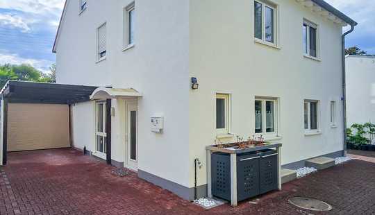 Bild von Gepflegte Doppelhaushälfte mit Gartenidylle, Dachstudio und Carport – ideal für Familien