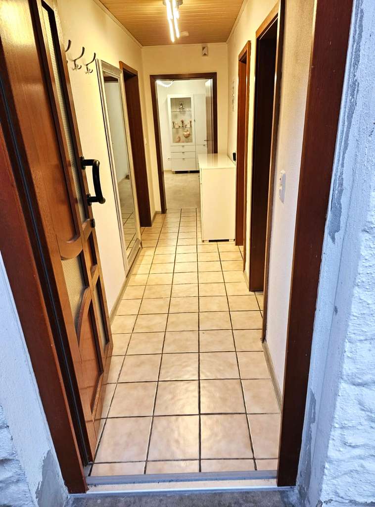 Immobilie in Burglengenfeld - Geräumiges 9-Zimmer Haus in Burglengenfeld mit Garage - Bild 1