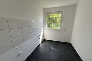 Helle renovierte 3 Zi.-Whng.- mit Balkon - Wannenbad mit Fenster - Duisburg Rheinhausen – Franz-Schubert-Straße 8, 47226 Rheinhausen-Mitte, Duisburg – Vorschaubild 2