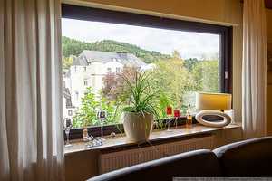Großzügiges Einfamilienhaus mit Einliegerwohnung und Garagen in Adenau – Ahrweiler (Kreis) – Vorschaubild 12