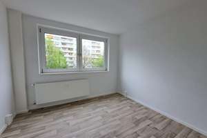 Mit dem ebenerdigen Aufzug in die 4. Etage! - Jetzt Termin vereinbaren. – Apollostr. 11, 39118 Reform, Magdeburg – Vorschaubild 2