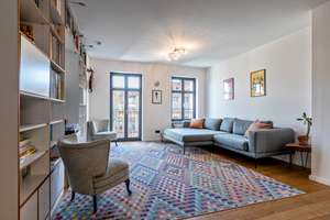 Modernisierte 4-Zimmer-Altbau-Wohnung im Graefekiez mit zwei Bädern, Aufzug und Balkon – Graefestraße 80, 10967 Kreuzberg, Berlin – Vorschaubild 1