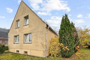 Machen Sie was draus...Einfamilienhaus mit großem Grundstück in ruhiger Siedlungslage in Großenhain – Die vollständige Adresse der Immobilie erhältst du vom Anbieter., 1558 Großenhain – Vorschaubild 1
