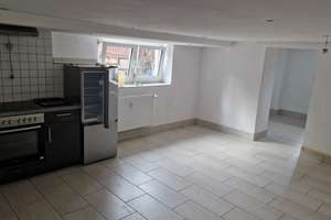 Gemütliche 35m² 2-Zimmer Kellerwohnung in 4er WG mit Einbauküche - separater Eingang