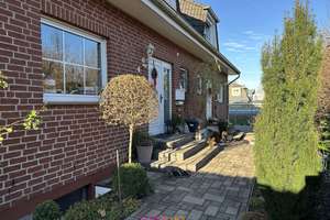 Mehr Raum als gedacht – Doppelhaushälfte mit 2 Carports, ausgebautem Spitzboden & Südwestterrasse – Die vollständige Adresse der Immobilie erhältst du vom Anbieter., 38300 Wolfenbüttel – Vorschaubild 2
