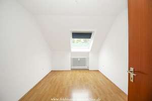 Helle großzügige 3 ZKB Dachwohnung mit sonniger Loggia und EBK zur Ablöse – Neuburger Straße 269, 86169 Hammerschmiede, Augsburg – Vorschaubild 11