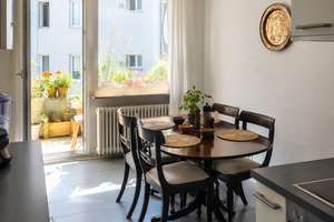 Charmante, voll möblierte 3-Zimmer-Wohnung mit Balkon in Düsseldorf Stadtmitte – Gerresheimer str 15, 40211 Stadtmitte, Düsseldorf – Vorschaubild 1