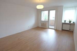 Erstbezug nach Sanierung: ruhige 2-Zimmer-Wohnung mit Garage – Die vollständige Adresse der Immobilie erhältst du vom Anbieter., 13403 Reinickendorf (Ortsteil), Berlin – Vorschaubild 1