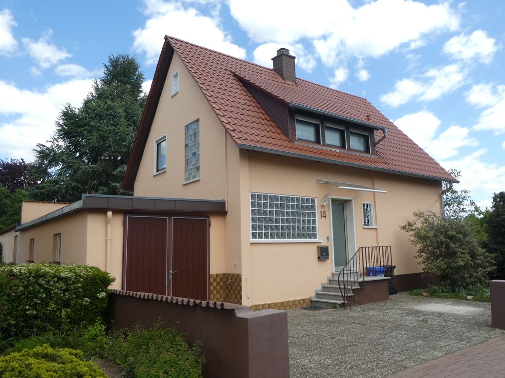 ++ Freistehendes Wohnhaus mit Anbau, Terrasse, Garten