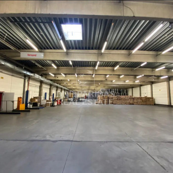 Sofort verfügbare Lagerhalle an der A59