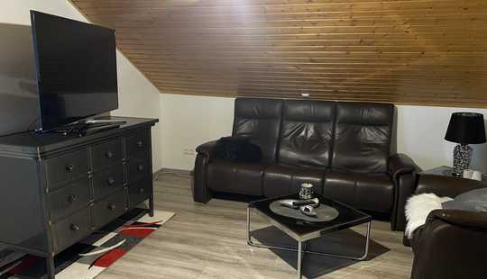 Bild von Dreifamilienhaus mit Stellplätzen