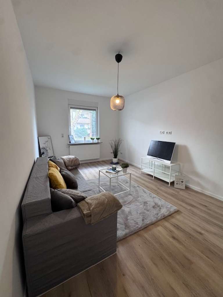 Sanierte Erdgeschosswohnung mit Garten