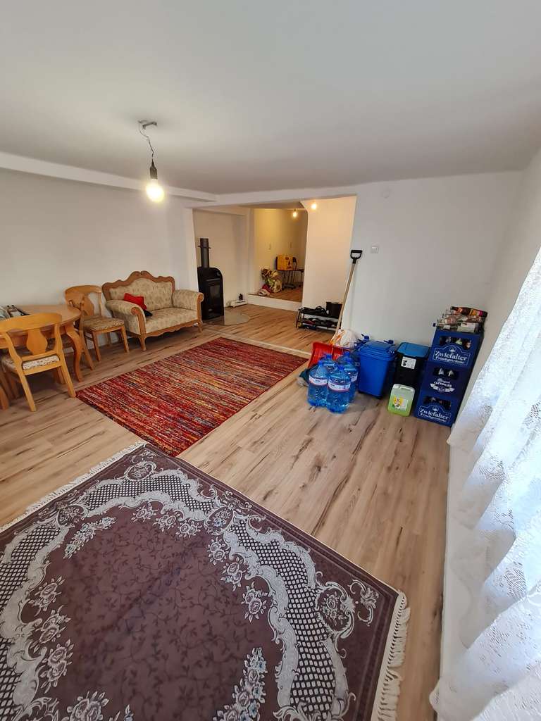 Immobilie in Laichingen - Attraktives Doppelhaus/Doppelhaushälfte mit Einliegerwohnung in zentraler Lage von Laichingen 105 m2 - Bild 1