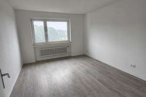 ***WBS notwendig*** Helle 3-Raum-Wohnungim 7. Stock mit Balkon in Iserlohn, Bieler Straße – Bieler Straße 81, 58638 Iserlohn-Mitte, Iserlohn – Vorschaubild 3
