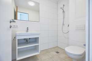 Für SchülerInnen, StudentInnen und Auszubildende - möbliertes Apartment mit Balkon – Firnhaberstr. 12a, 86159 Augsburg – Vorschaubild 3