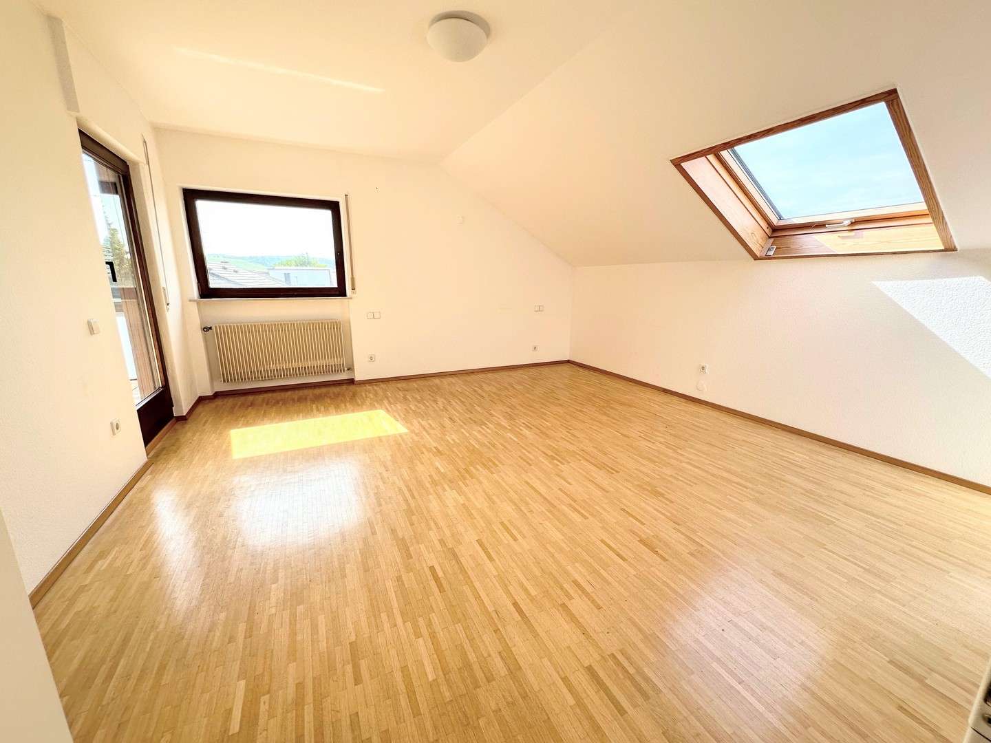 Immobilie in Bönnigheim - Repräsentatives 2-Familienhaus mit Ausbaupotential in begehrter Wohnlage - Bild 3