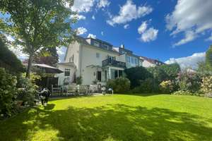     Großzügiges Familienhaus mit Garten in begehrter Lage von Rodenkirchen