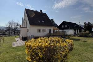 Gepflegtes Einfamilienhaus zum Selbstbezug oder Anlage – Die vollständige Adresse der Immobilie erhältst du vom Anbieter., 55618 Simmertal – Vorschaubild 1