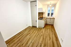 Kleine sanierte 1 Zimmerwohnung  mit EBK in der City (Hinterhaus)! – Langgasse 24, 65183 Mitte, Wiesbaden – Vorschaubild 2