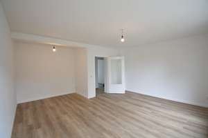 Bezugsfrei! Renovierte 2-Zimmer-Whg mit Balkon