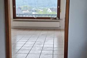 Willkommen in dieser 140 m² großen Wohnung mit Gartennutzung in Wallau