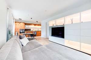 Luxuriöse vollmöblierte Designerwohnung in Harlaching mit Einbauküche und Balkon – Geiselgasteigstraße 100, 81545 Harlaching, München – Vorschaubild 2