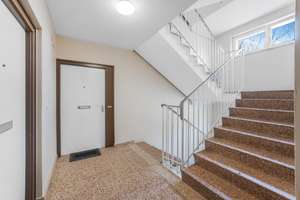 Renovierungsbedürftige 3-Zimmer-Etagenwohnung im gepflegten Gemeinschaftseigentum ohne Aufzug! – Die vollständige Adresse der Immobilie erhältst du vom Anbieter., 81243 Aubing-Süd, München – Vorschaubild 8