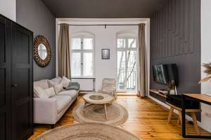 Stylish Fully Furnished Studio Apartment with Workspace – Prime Location in Prenzlauer Berg – Erich-Weinert-Straße 16, 10439 Prenzlauer Berg, Berlin – Vorschaubild 1