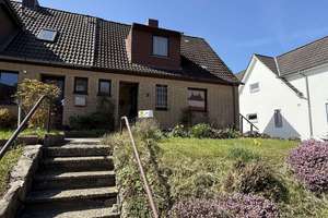 Charmante Doppelhaushälfte mit großem Garten – ideal für Handwerker mit Vision – Die vollständige Adresse der Immobilie erhältst du vom Anbieter., 24340 Eckernförde – Vorschaubild 2