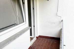 ++ Renovierte, helle 2-Zimmer Wohnung mit Süd-Balkon und Stellplatz! – Beuthener Str. 8, 65191 Wiesbaden – Vorschaubild 4