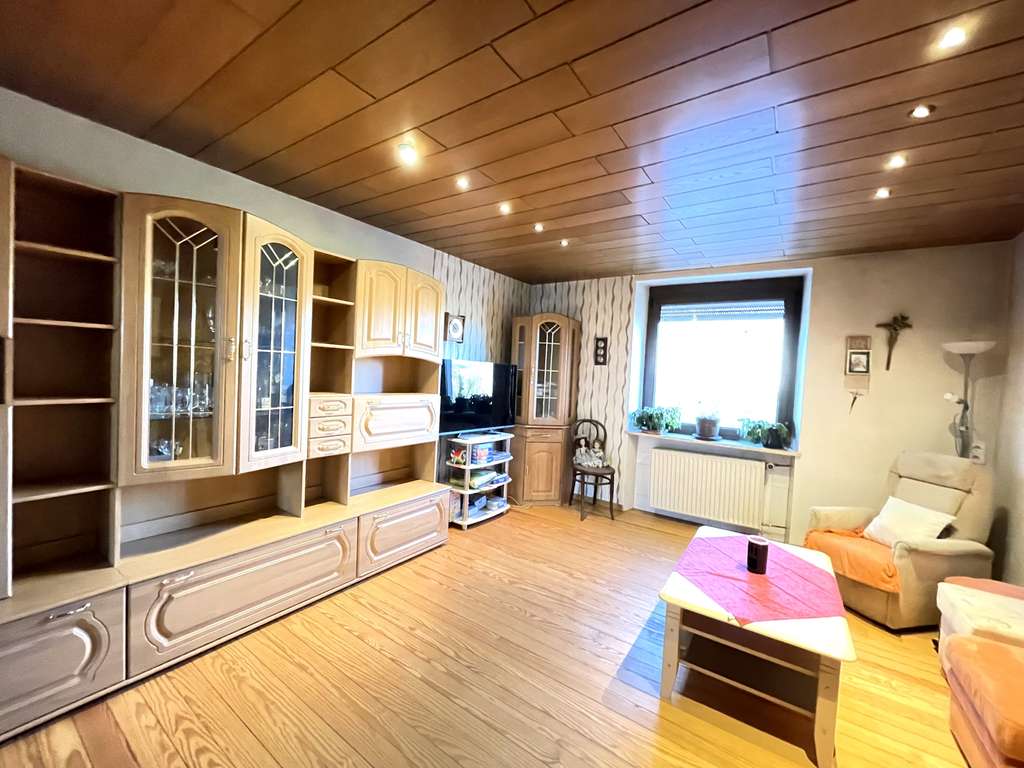 Immobilie in Sankt Wendel - GUT aufgeteiltes Wohnhaus 
für die GROSSE Familie - 
Machen SIE Ihr Schmuckstück daraus...! - Bild 1