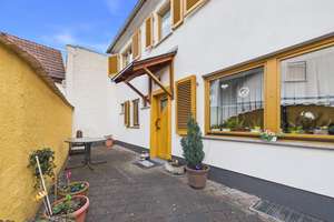 Tolles Einfamilienhaus mit separater Wohnung im Anbau und Garage in zentraler Lage von Oestrich – Die vollständige Adresse der Immobilie erhältst du vom Anbieter., 65375 Oestrich-Winkel – Vorschaubild 3