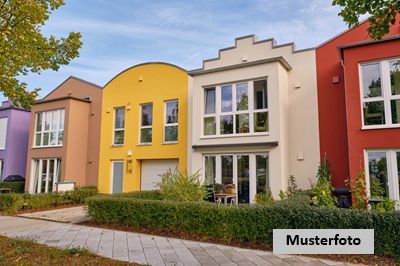 Ankommen und Wohlfühlen: Einfamilien-Reihenmittelhaus mit Garage