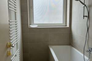 Frisch sanierte 3-Zimmer-Wohnung mit EBK,  Balkon im grünem Innenhof in der List  – Tannenbergallee 5, 30163 List, Hannover – Vorschaubild 8