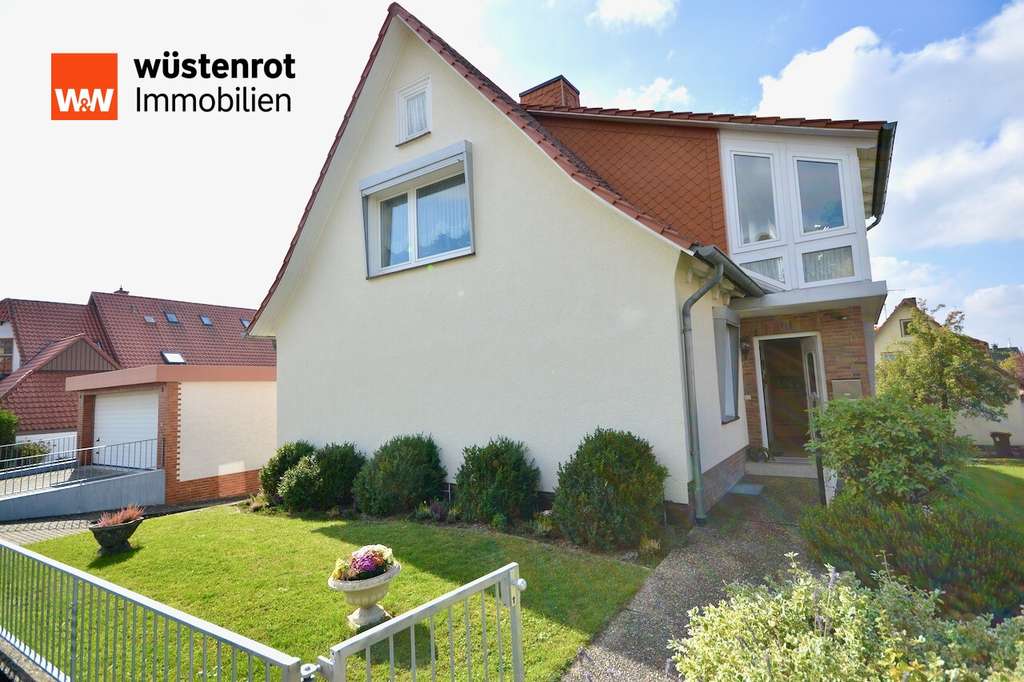 Immobilie in Wolfhagen - +++ Großes Einfamilienwohnhaus mit 3 Garagen in ruhiger Lage Wolfhagen Stadt +++ - Bild 1