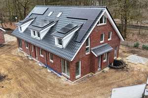 ***STILVOLLES ENDREIHENHAUS IM ATTRAKTIVEN NEUBAU ZU VERMIETEN***