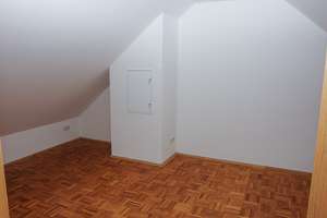 Komfortable 5-Zi-Wohnung über 2 Etagen mit Balkon, Wohnküche und 2 Bädern – Blankenauer Straße 9, 9113 Schloßchemnitz, Chemnitz – Vorschaubild 24