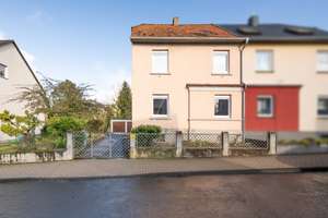 Doppelhaushälfte mit neuen Fenstern und  viel Potenzial in guter Lage – Die vollständige Adresse der Immobilie erhältst du vom Anbieter., 56076 Pfaffendorfer Höhe, Koblenz – Vorschaubild 2