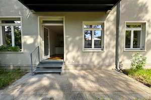 Zwischen Licht und Natur: Stilvolle 2-Zimmer-Wohnung mit Terrassenidylle – Südostallee 118, 12487 Johannisthal, Berlin – Vorschaubild 2