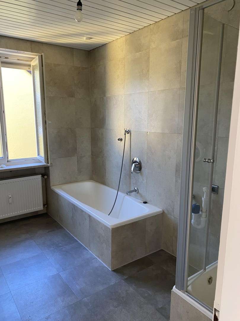 Immobilie in Vilsbiburg - 100 qm Wohnung mit Renovierungsbedarf in bester Lage - Bild 2