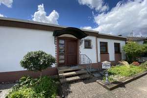 *NEU* IHRE CHANCE! BUNGALOW IN RUHIGER TOP-LAGE VOR DEN TOREN VON WIESBADEN JETZT TERMIN VEREINBAREN – Die vollständige Adresse der Immobilie erhältst du vom Anbieter., 65205 Delkenheim, Wiesbaden – Vorschaubild 1