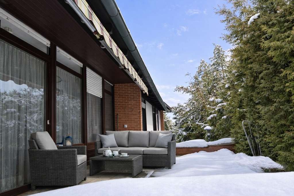 Immobilie in Aurachtal - Bungalow mit viel Potenzial auf großzügigem Grundstück – Terrasse, Keller & Top Lage - Bild 0