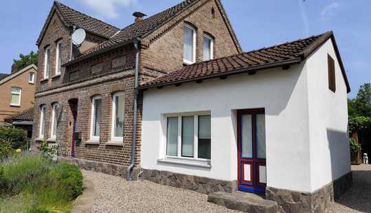 Bild von Zweifamilienhaus mit erheblichem Potential zur Erweiterung